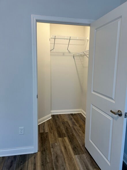 Building Photo - 530 Regency Cir