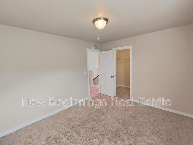 Building Photo - 2562 Ellingwood Dr