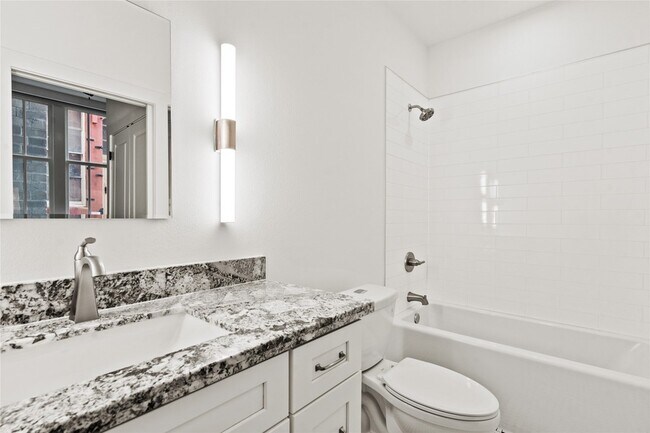 Building Photo - 2102 Mechanic St