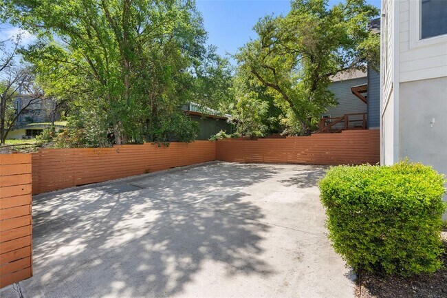Building Photo - 3111 Aldwyche Dr