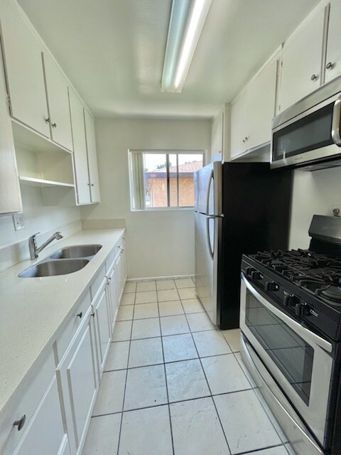 Building Photo - 5746 Waring Ave