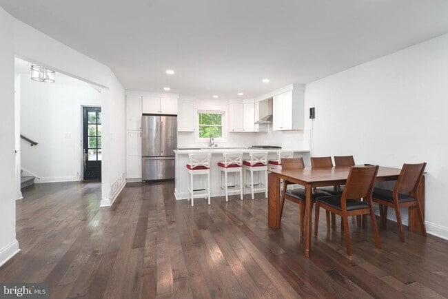 Building Photo - 211 Ross Stevenson Cir