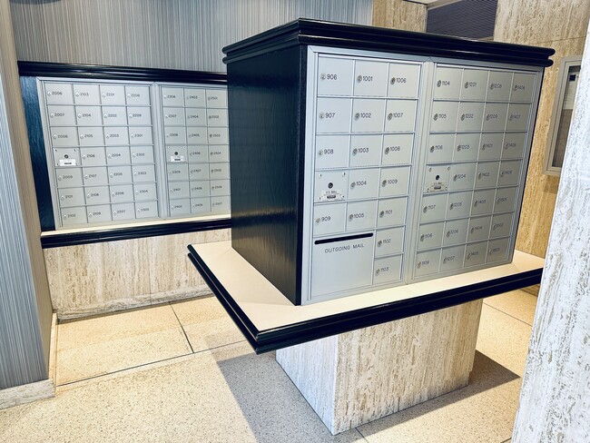 Building Photo - 88 W Schiller St