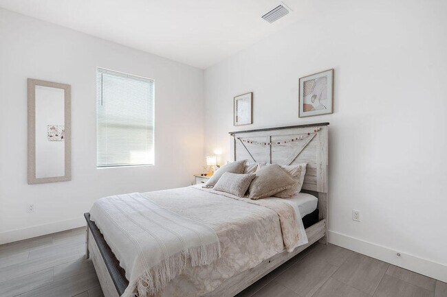 Building Photo - 3771 Saginaw Ave