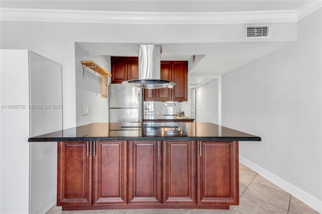 Building Photo - 801 NE 18th Ct