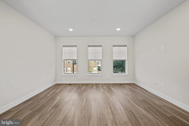 Building Photo - 148 Stowe Dr