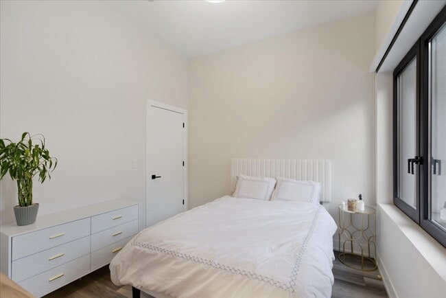 Building Photo - 2317 N Clark St