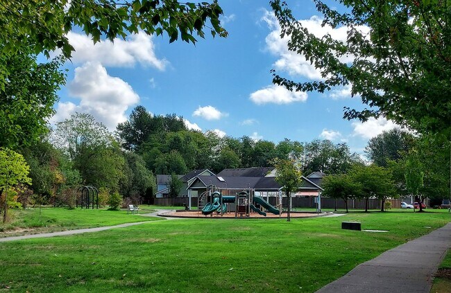 Building Photo - Beautifully appointed 4-Bedroom 2-bathroom...