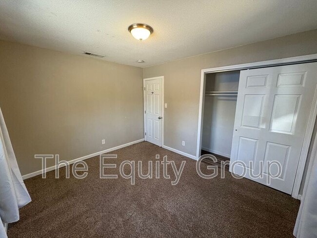 Building Photo - 505 N Lovers Ln