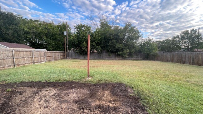 Building Photo - Very nice home in NRH in Birdville ISD