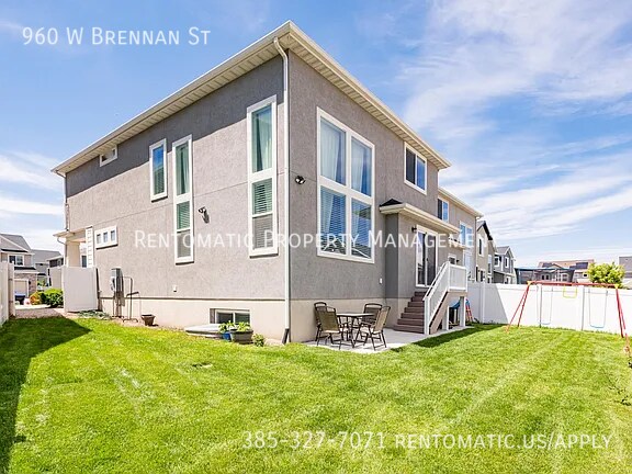 Building Photo - 960 W Brennan St
