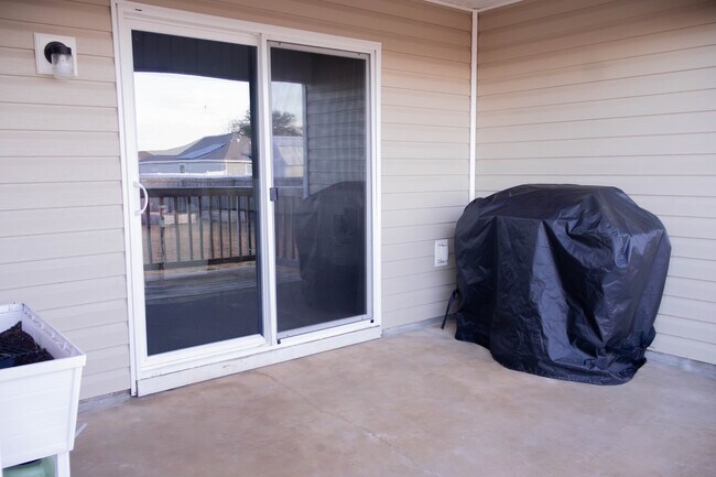 Building Photo - 228 Lockwood Way E