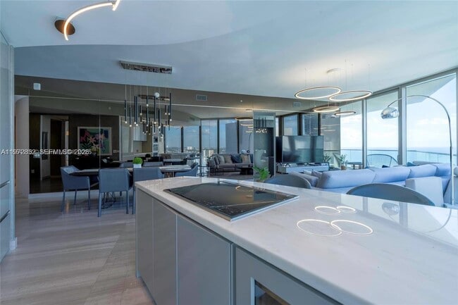 Building Photo - 18975 Collins Ave