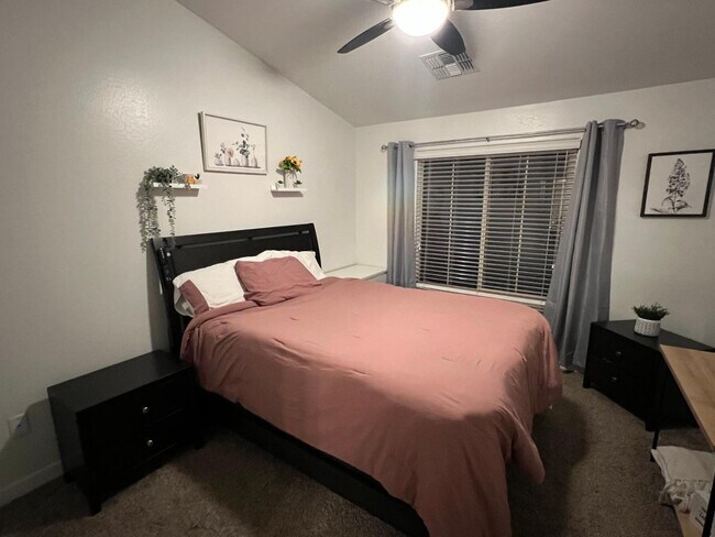 Building Photo - 240 W Juniper Ave