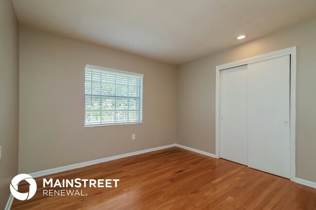 Building Photo - 804 Greenbriar Dr