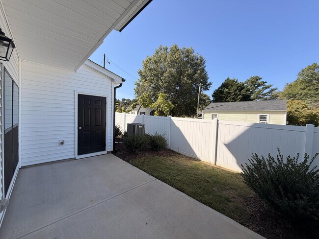 Building Photo - 1 N Lenny Dr