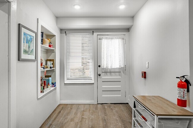 Building Photo - 324-326 Darby Rd-1R