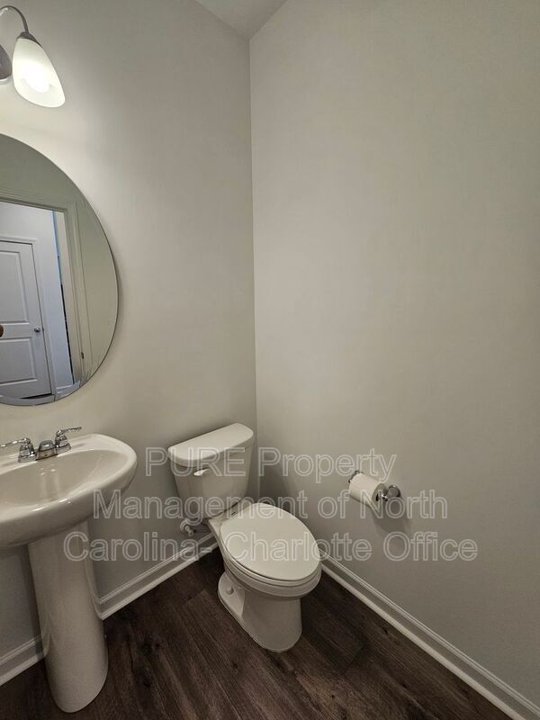 Building Photo - 14036 Penbury Ln