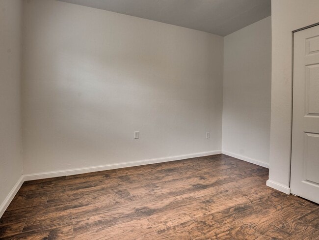 Building Photo - 4 bedroom 2 bath home in Shawnee!