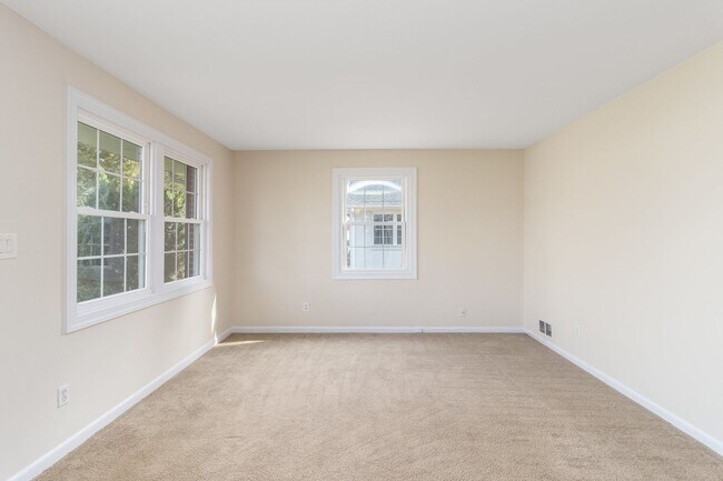 Building Photo - CITY OF FREDERICKSBURG 3 BEDROOM HOME FOR RENT