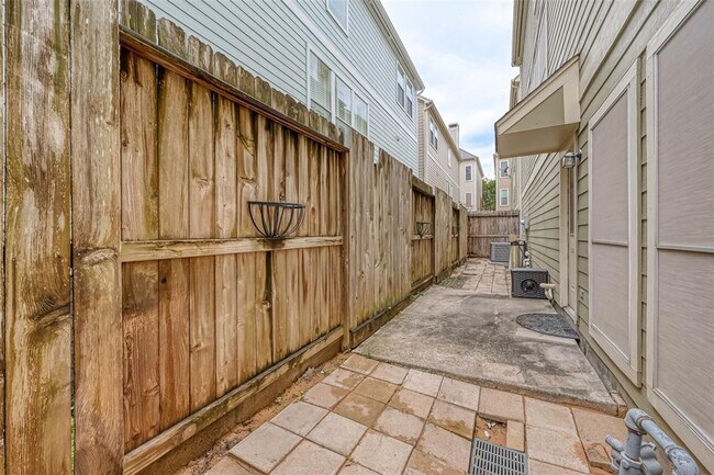 Building Photo - 1425 Oneil St