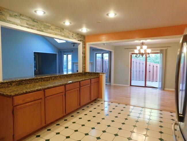 Building Photo - 16501 Nottingham Ct