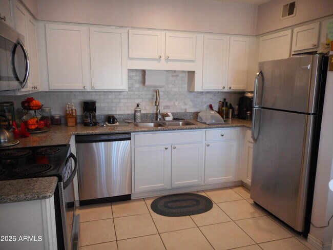 Building Photo - 6805 E 2nd St