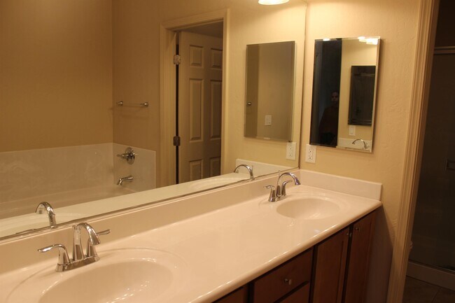 Building Photo - 1149 N Flowing Springs Trail