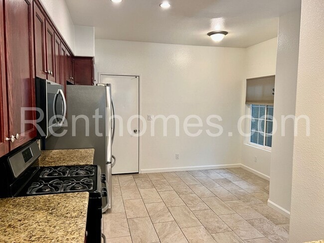 Building Photo - 10960 Creekbridge Pl