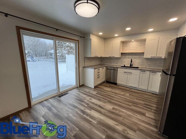 Building Photo - 646 Woodlawn Dr