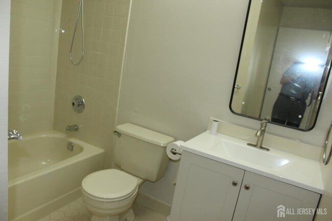 Building Photo - 29 Wycoff Way E