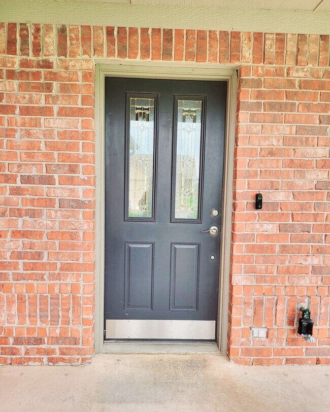 Building Photo - Welcome Home!!