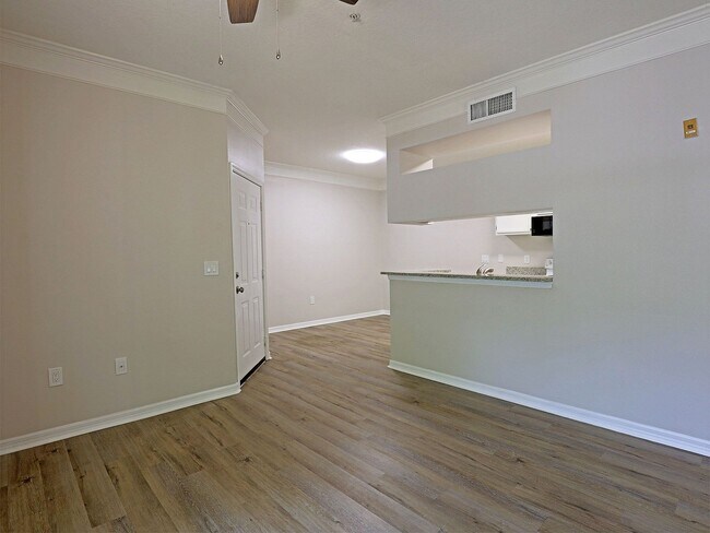 Building Photo - Royal Greens 11480-102