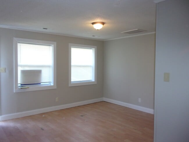 Building Photo - 1233 Bose Ave