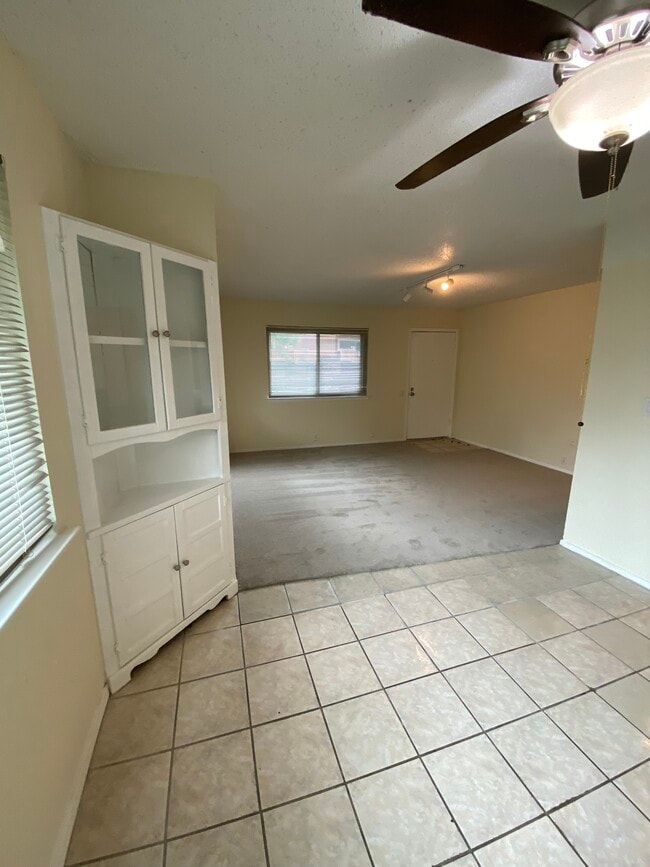 Building Photo - 2704 Stonehaven Ct
