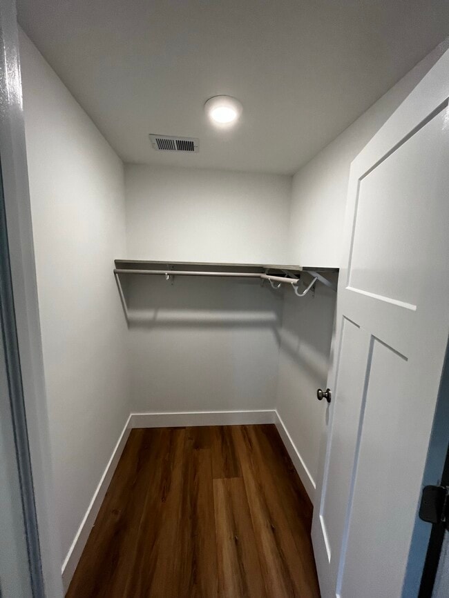 Building Photo - 54 Fontenelle St SE