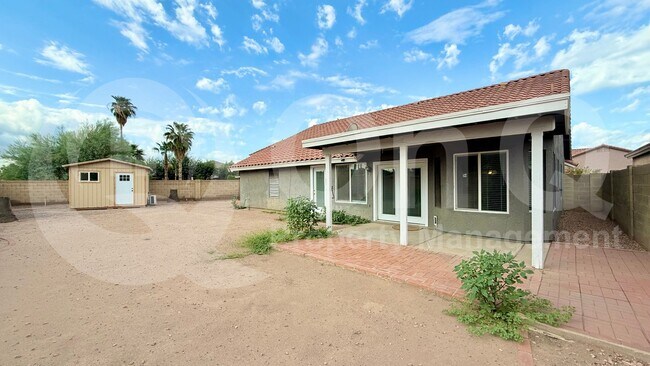 Building Photo - 307 N Red Rock St