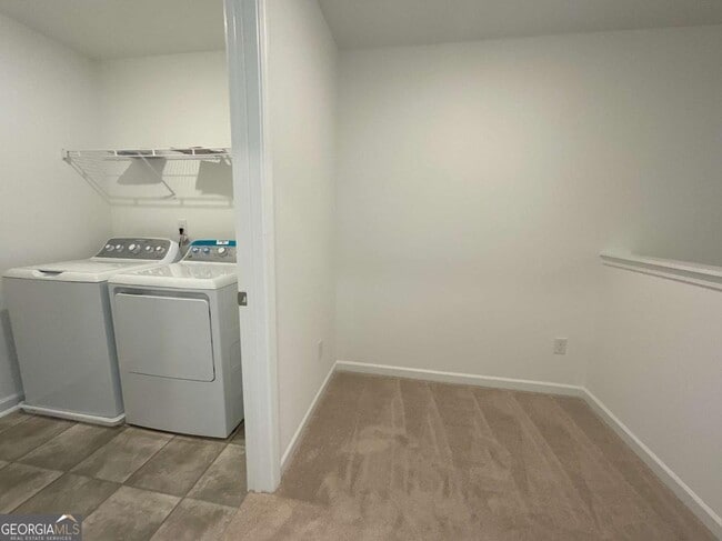 Building Photo - 5716 Plaza Dr SE