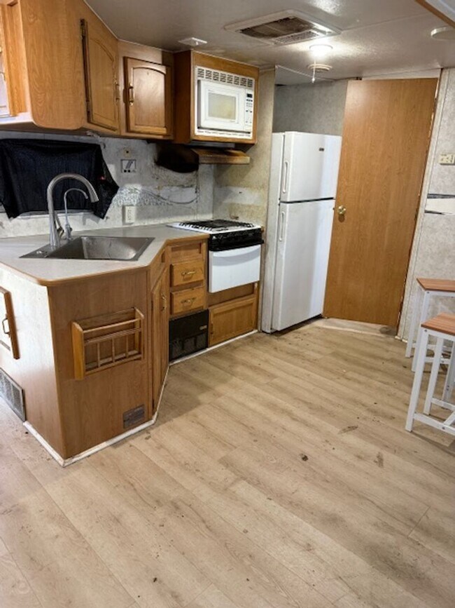 Building Photo - Cachagua (18800)