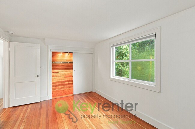 Building Photo - 9844 42nd Ave SW