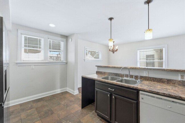 Building Photo - 714-716 Packard Ave