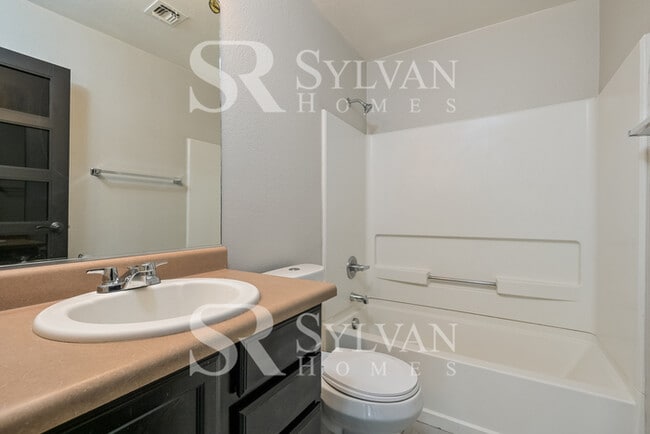 Building Photo - Welcome home to this stunning 3 bedroom, 2...