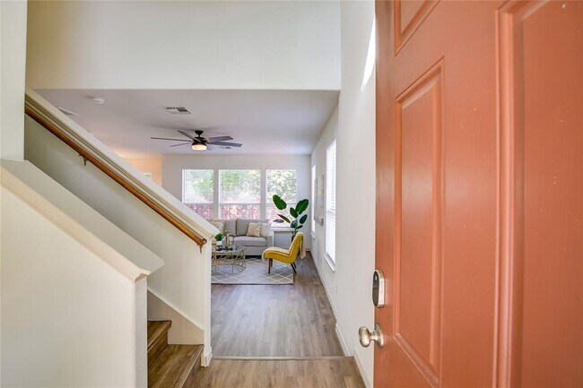 Building Photo - 2410 Great Oaks Dr