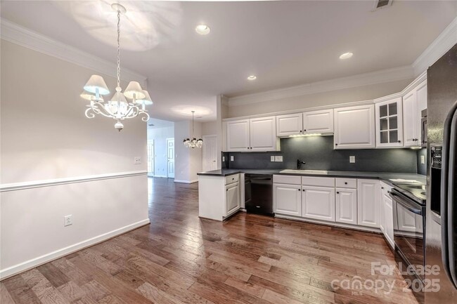 Building Photo - 8189 Windsor Ridge Dr