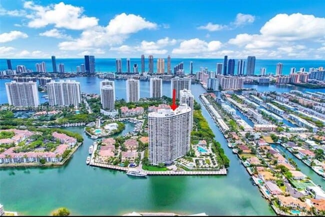 Building Photo - 1000 W Island Blvd