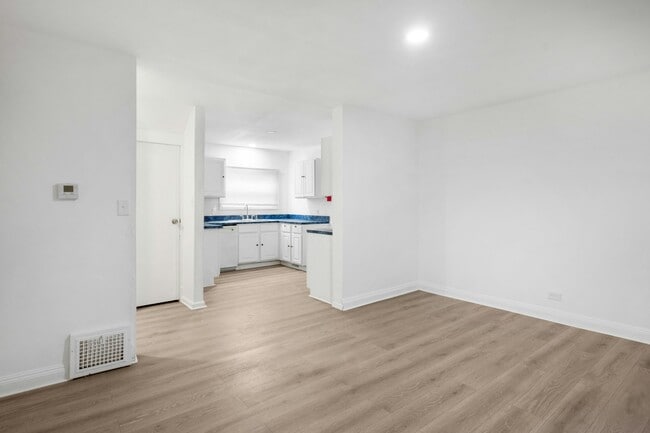 Building Photo - 14608 Alder Ave