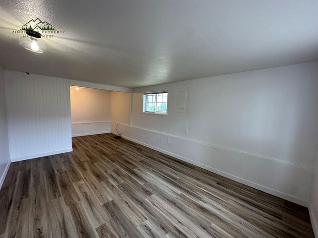 Building Photo - Coburg Beauty!! Renovated 3-bedroom, 2- bathroom