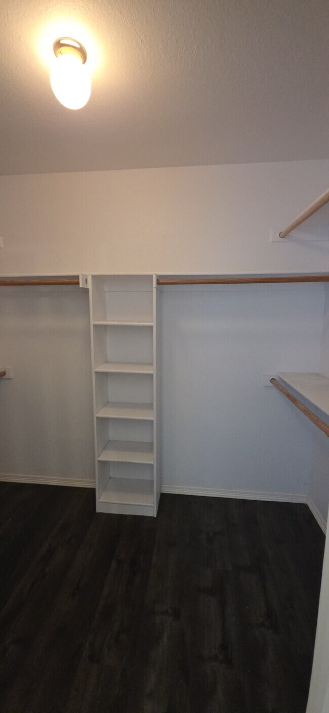 Building Photo - Large 4 Bedroom in Kennedale ISD