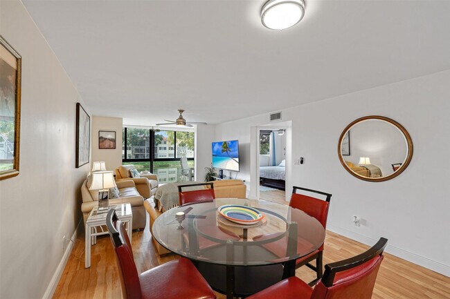 Building Photo - 361 S Hollybrook Dr