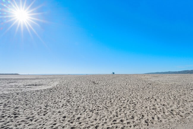 Building Photo - 20 Quarterdeck St